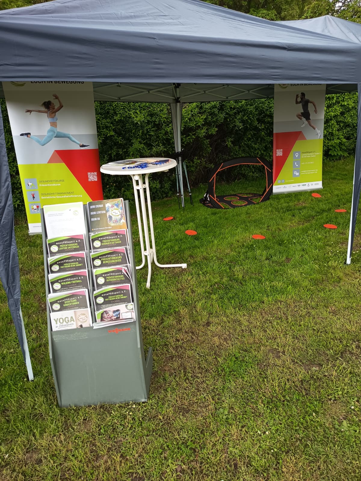 Informationsstand von movePROsport bei einer Vereinsveranstaltung